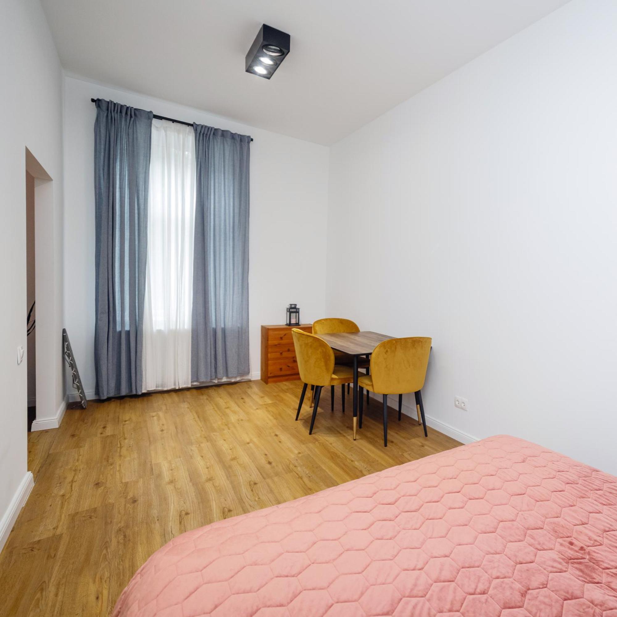 Well Located Cozy Place Львов Экстерьер фото